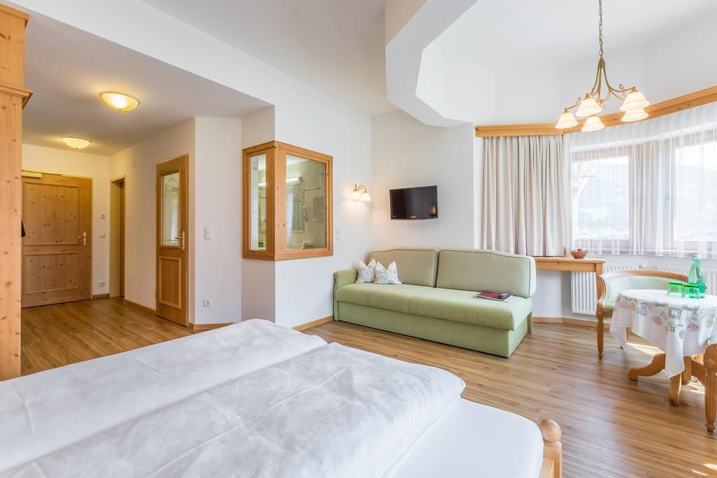 Hotel Riedl Im Zillertal Stumm Exterior foto