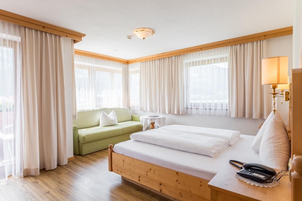 Hotel Riedl Im Zillertal Stumm Exterior foto